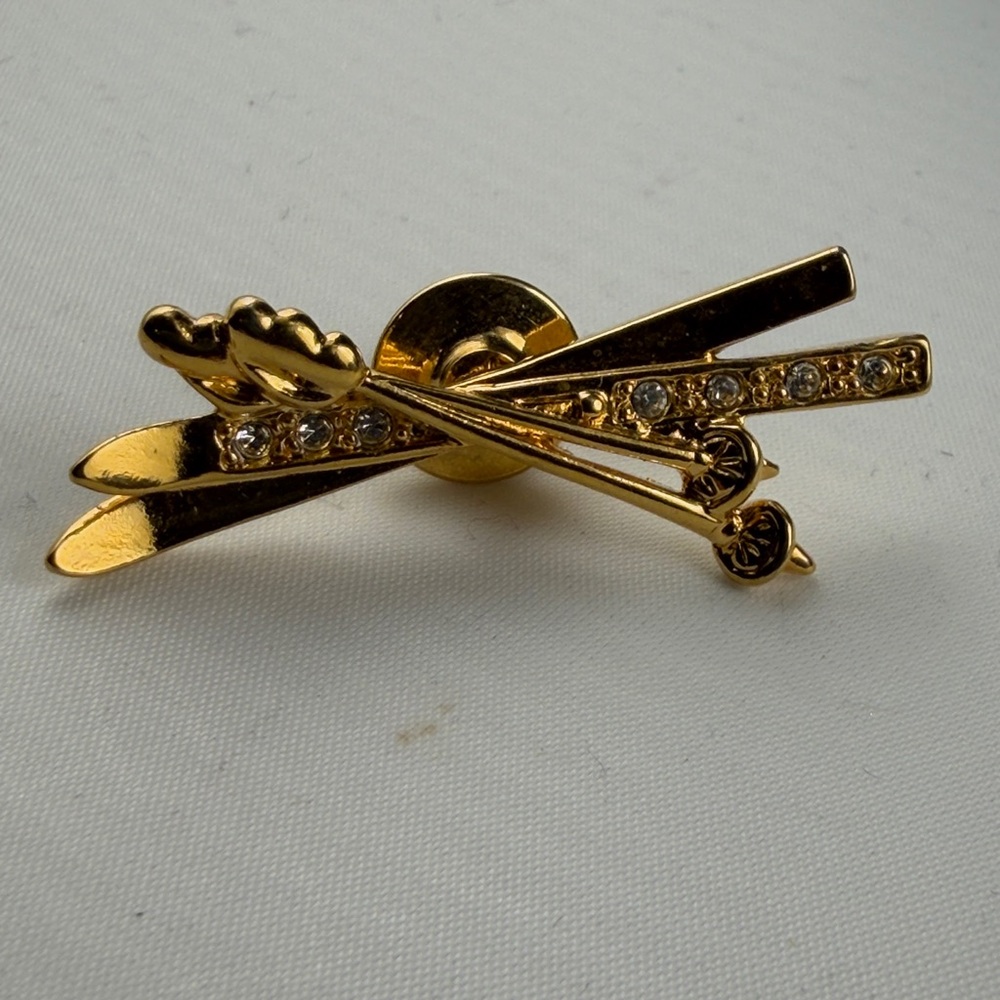 Skis Poles‎ Rhinestone Gold Tone Lapel Pin Tie Tack Skier Ski Avon Jewelry